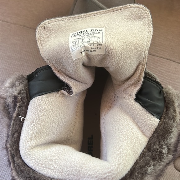 Sorel gray suede winter boat with fur cuff - Picture 3 of 6